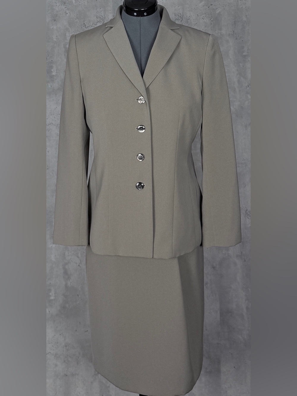 Le Suit Petite Womens 8P Taupe Gray 2pc Skirt Suit Blazer Pencil Skirt Work Set